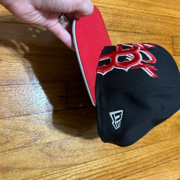 NEW ERA 9 FIFTY MLB BOSTON RED SOX NEON WORD SNAPBACK HAT BLACK RED - Picture 4 of 11